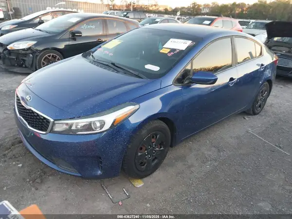 3KPFK4A73JE272493 2018 KIA FORTE - Image 2