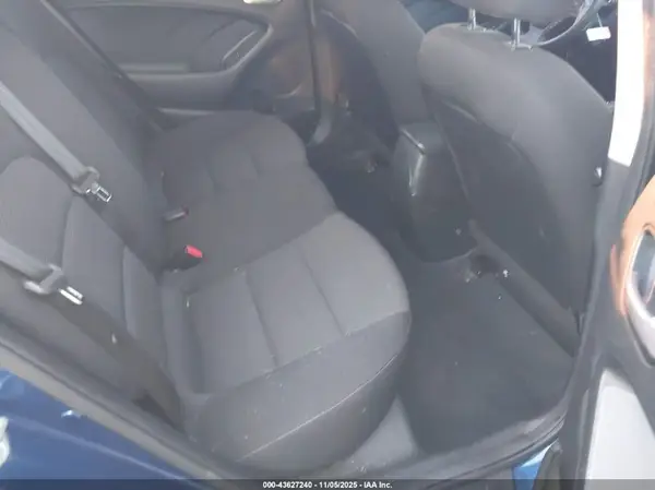 3KPFK4A73JE272493 2018 KIA FORTE - Image 8