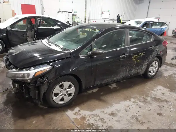 3KPFK4A73JE272509 2018 KIA FORTE - Image 2