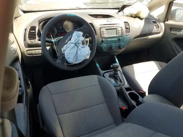 3KPFK4A73JE273918 2018 KIA FORTE - Image 8