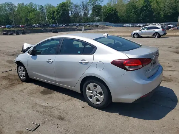 3KPFK4A73JE275331 2018 KIA FORTE - Image 2