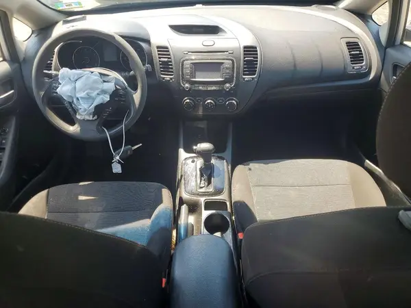3KPFK4A73JE275331 2018 KIA FORTE - Image 8