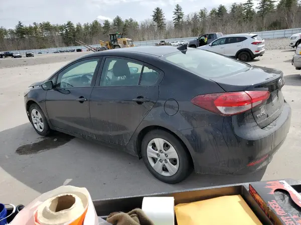 3KPFK4A73JE275605 2018 KIA FORTE - Image 2
