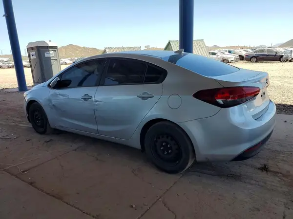 3KPFK4A73JE276088 2018 KIA FORTE - Image 2