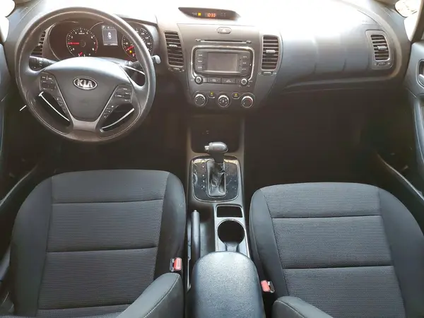 3KPFK4A73JE276088 2018 KIA FORTE - Image 8