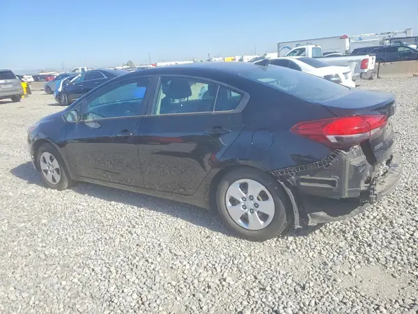 3KPFK4A73JE276883 2018 KIA FORTE - Image 2