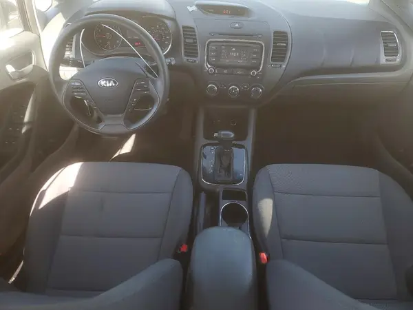 3KPFK4A73JE276883 2018 KIA FORTE - Image 8