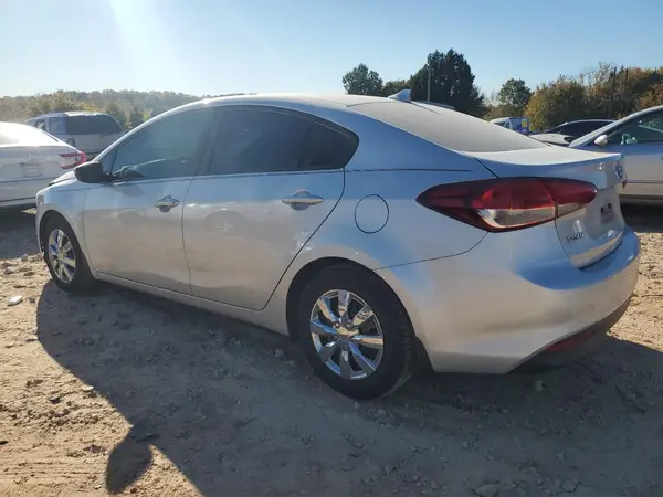 3KPFK4A73JE281226 2018 KIA FORTE - Image 2