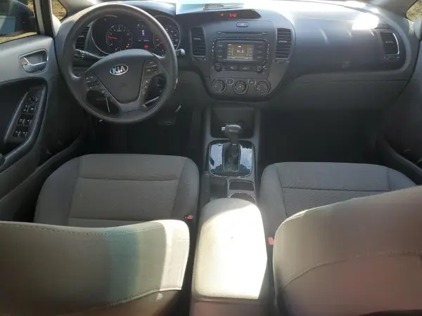 3KPFK4A73JE281226 2018 KIA FORTE - Image 8