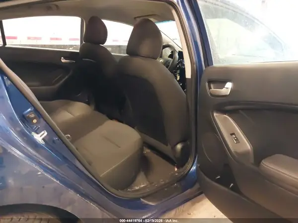 3KPFK4A73JE283512 2018 KIA FORTE - Image 8