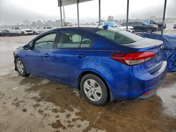 3KPFK4A73JE283669 2018 KIA FORTE - Image 2