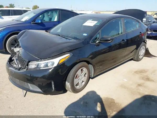 3KPFK4A73JE283977 2018 KIA FORTE - Image 2