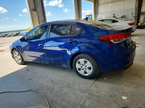 3KPFK4A73JE284028 2018 KIA FORTE - Image 2