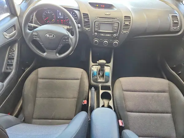 3KPFK4A73JE284028 2018 KIA FORTE - Image 8