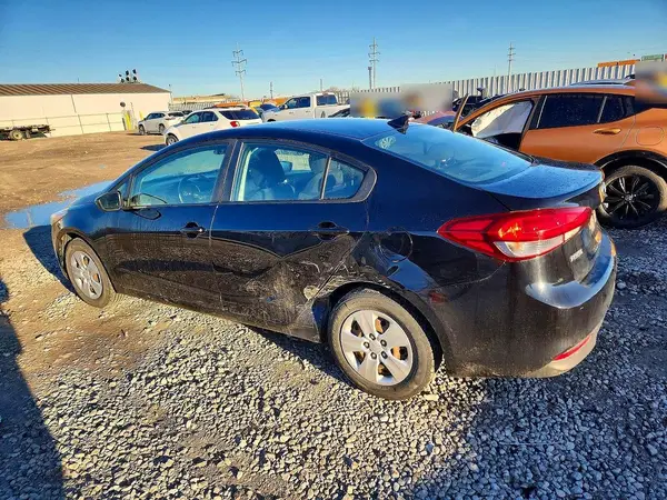 3KPFK4A73JE284661 2018 KIA FORTE - Image 2
