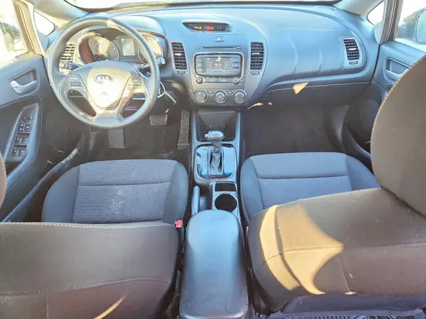 3KPFK4A73JE284661 2018 KIA FORTE - Image 8