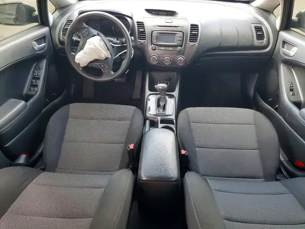 3KPFK4A73JE284854 2018 KIA FORTE - Image 8