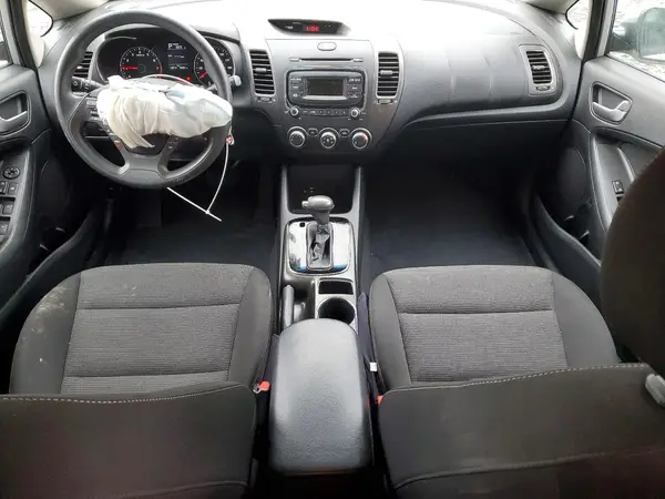 3KPFK4A74HE012324 2017 KIA FORTE - Image 8