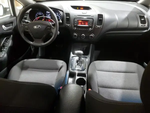 3KPFK4A74HE013800 2017 KIA FORTE - Image 8