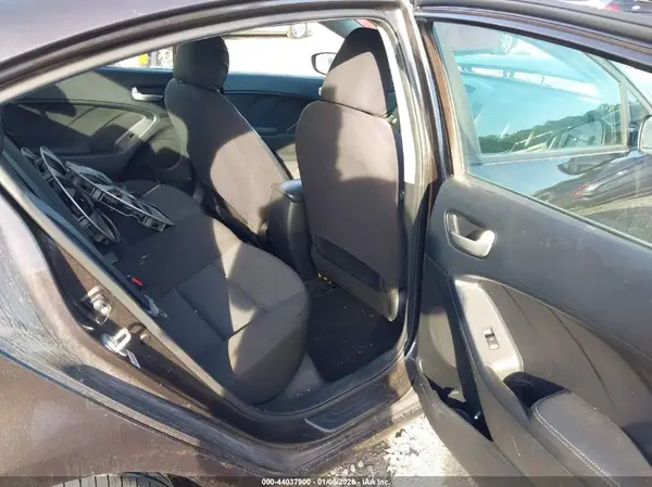 3KPFK4A74HE014168 2017 KIA FORTE - Image 8