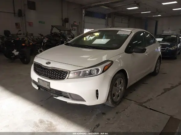 3KPFK4A74HE014378 2017 KIA FORTE - Image 2