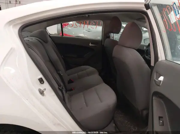 3KPFK4A74HE014378 2017 KIA FORTE - Image 8