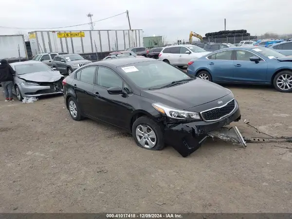 3KPFK4A74HE014946 2017 KIA FORTE - Image 1