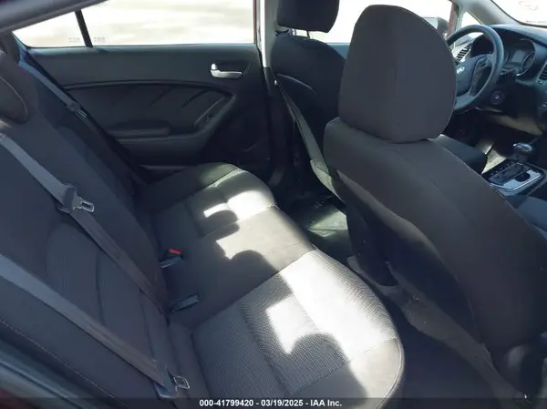 3KPFK4A74HE015210 2017 KIA FORTE - Image 8