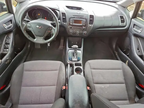 3KPFK4A74HE015692 2017 KIA FORTE - Image 8