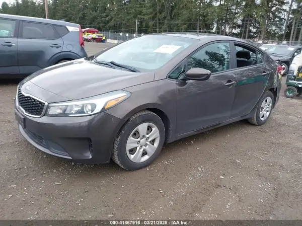 3KPFK4A74HE018334 2017 KIA FORTE - Image 2