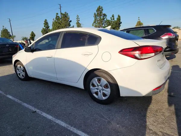 3KPFK4A74HE024084 2017 KIA FORTE - Image 2