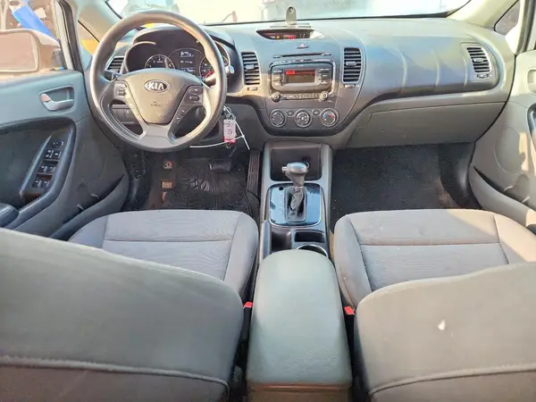 3KPFK4A74HE024084 2017 KIA FORTE - Image 8