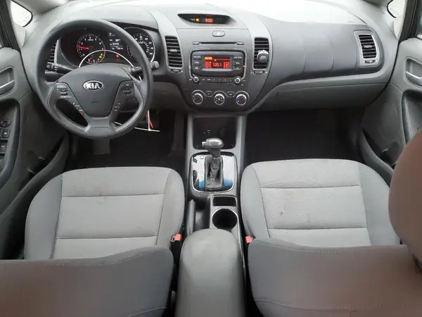 3KPFK4A74HE024828 2017 KIA FORTE - Image 8
