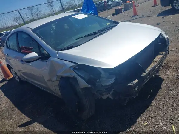3KPFK4A74HE025025 2017 KIA FORTE - Image 1