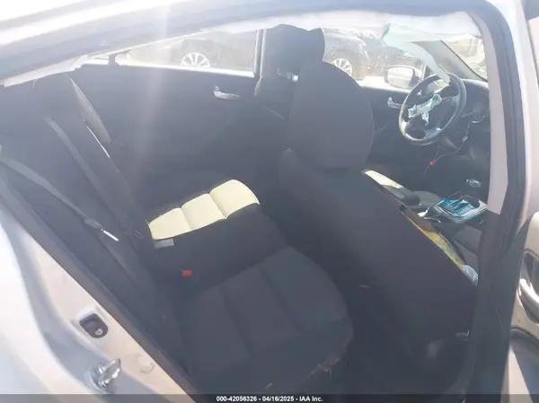 3KPFK4A74HE025025 2017 KIA FORTE - Image 8