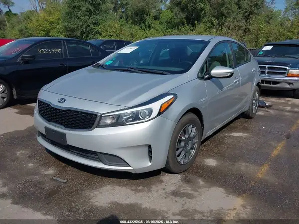 3KPFK4A74HE026871 2017 KIA FORTE - Image 2