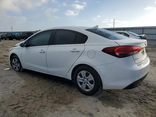 3KPFK4A74HE027440 2017 KIA FORTE - Image 2
