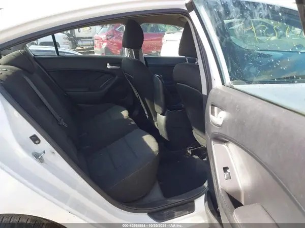 3KPFK4A74HE034730 2017 KIA FORTE - Image 8