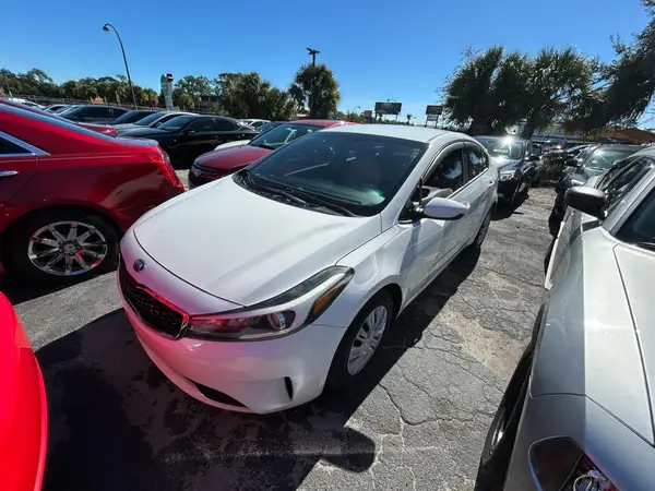 3KPFK4A74HE037370 2017 KIA FORTE - Image 2
