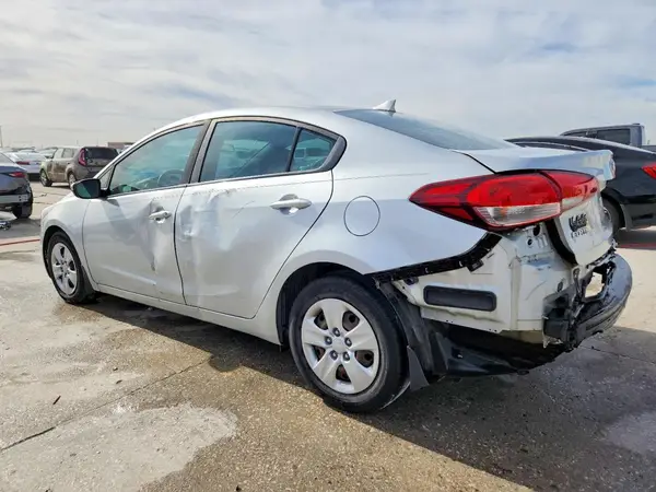 3KPFK4A74HE038907 2017 KIA FORTE - Image 2