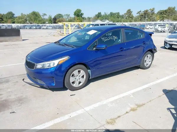 3KPFK4A74HE040639 2017 KIA FORTE - Image 2