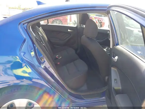 3KPFK4A74HE040639 2017 KIA FORTE - Image 8