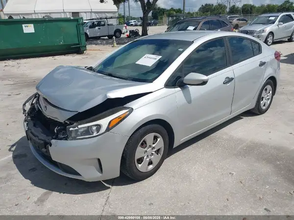 3KPFK4A74HE040981 2017 KIA FORTE - Image 2