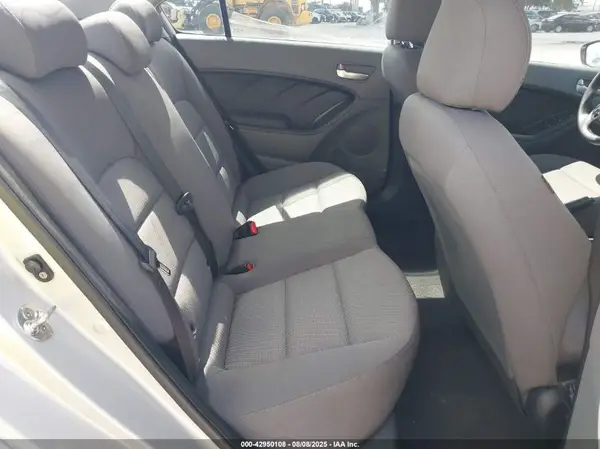 3KPFK4A74HE040981 2017 KIA FORTE - Image 8