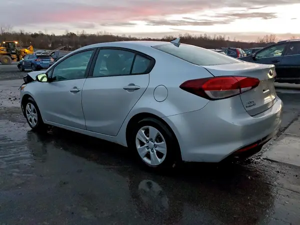 3KPFK4A74HE046120 2017 KIA FORTE - Image 2