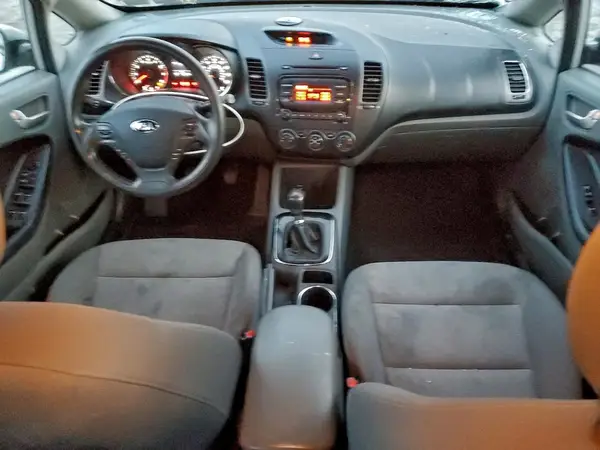 3KPFK4A74HE046120 2017 KIA FORTE - Image 8