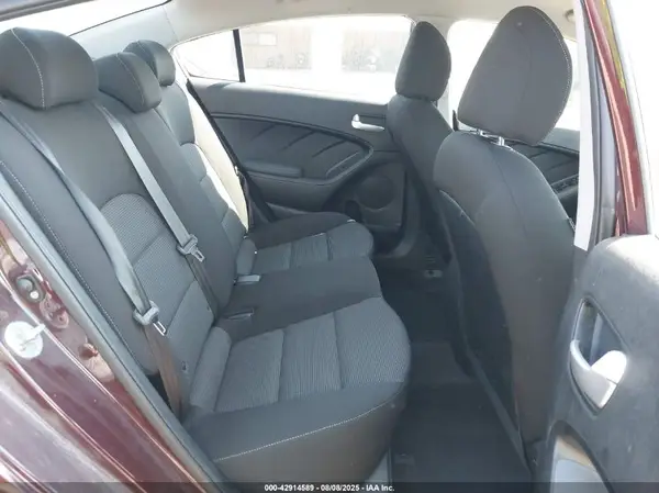 3KPFK4A74HE046215 2017 KIA FORTE - Image 8