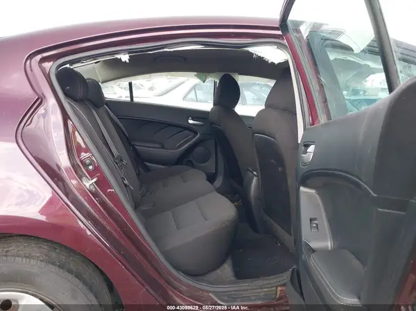 3KPFK4A74HE050474 2017 KIA FORTE - Image 8