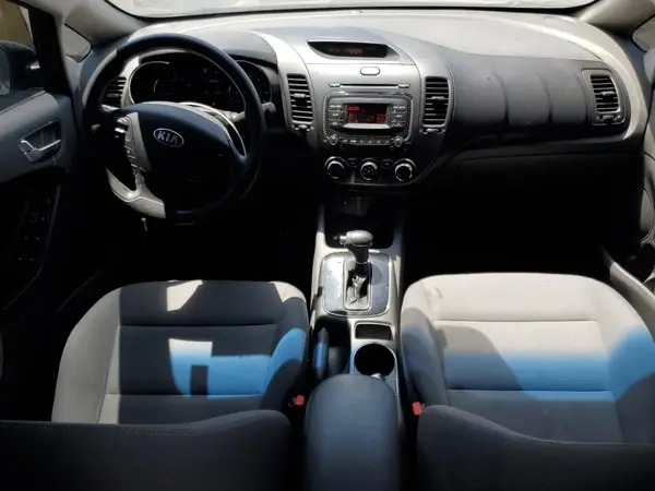 3KPFK4A74HE052256 2017 KIA FORTE - Image 8