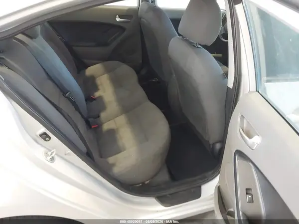 3KPFK4A74HE053665 2017 KIA FORTE - Image 8